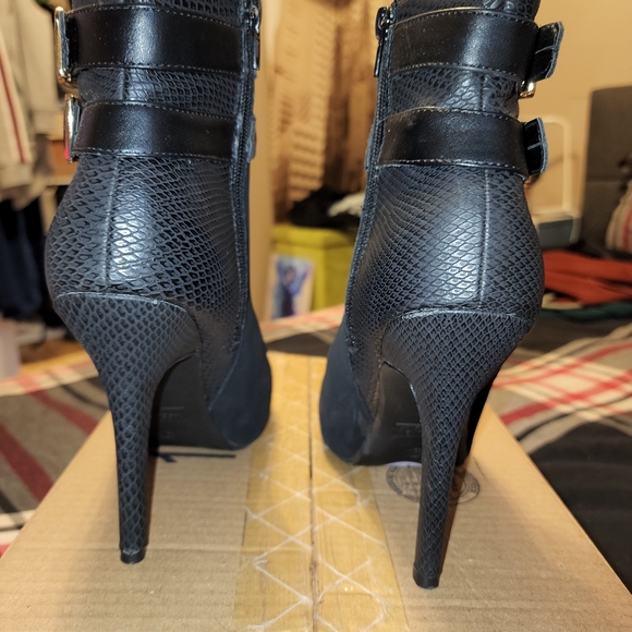 Madeline Smart Stiletto Bootie - Picture 3 of 3